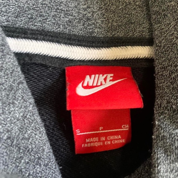 Men’s Nike Hoodie - Picture 3 of 3